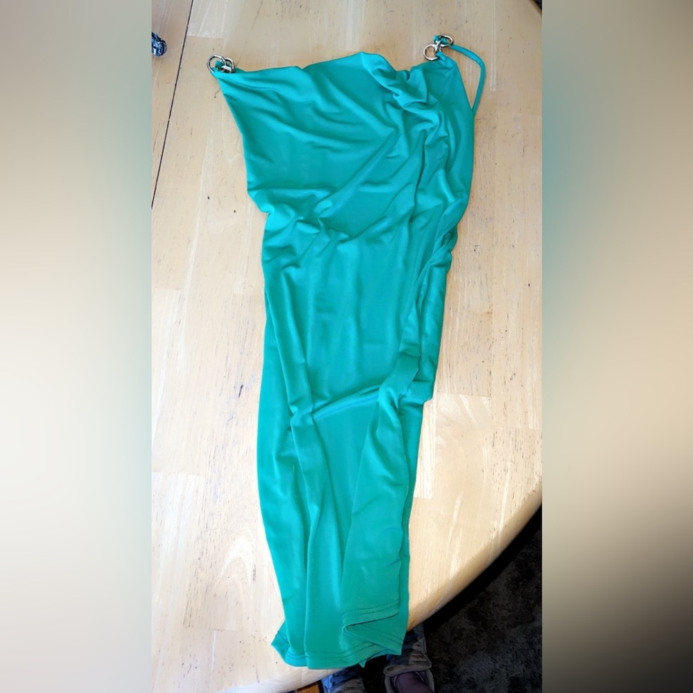 Dress size small darker green than the pic shows perfect condition